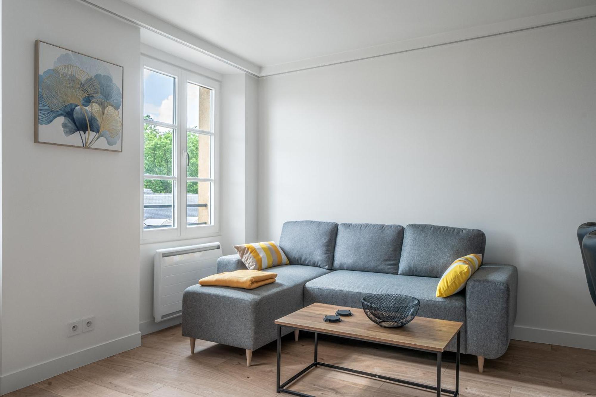 Le Versailles Soleil Classe 3 Etoiles Charme & Vue Chapelle Royale Exterior photo